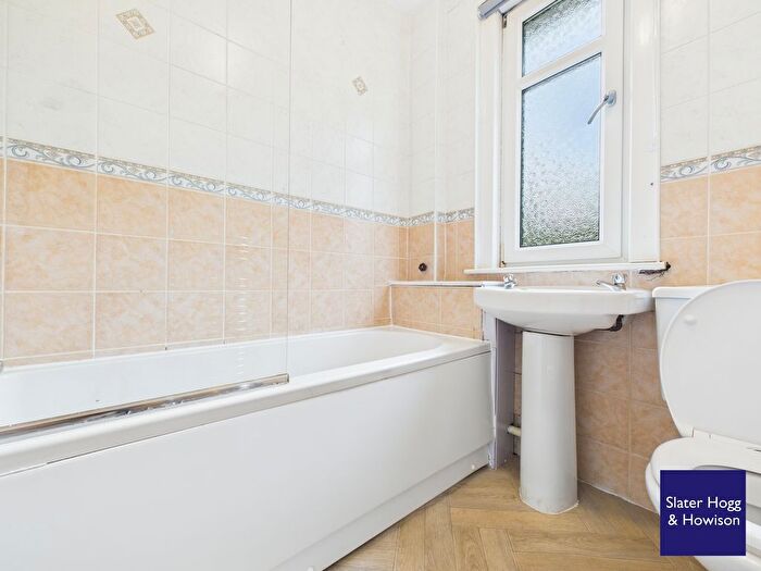 3 Bedroom Flat To Rent In West Mains Road, East Kilbride, G74