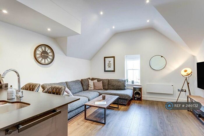 2 Bedroom Flat To Rent In Highfield Hall, Bournemouth, BH1