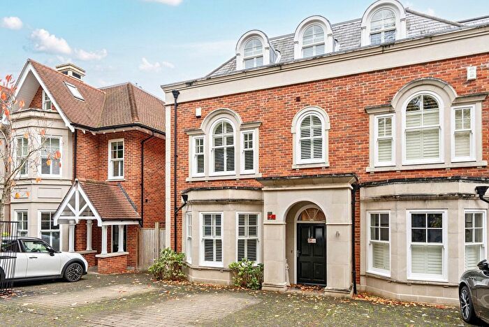 4 Bedroom Semi-Detached House To Rent In Oatlands Chase, Weybridge, KT13