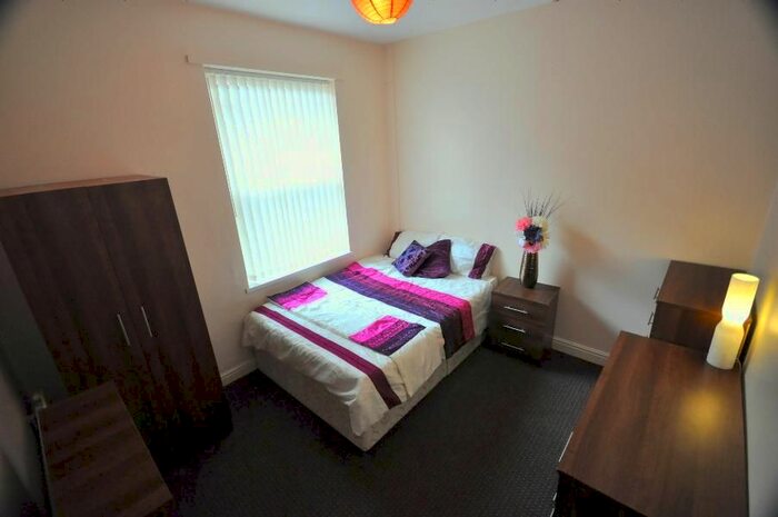 7 Bedroom Property To Rent In Richmond Mount, Hyde Park, Leeds, LS6