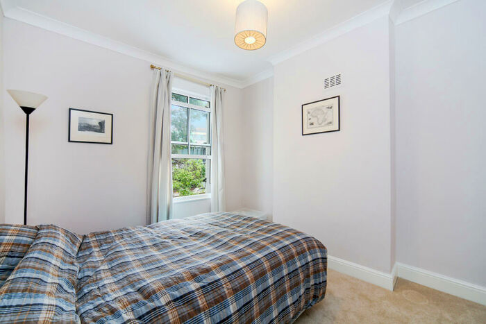 2 Bedroom Apartment To Rent In Eversleigh Road, SW11