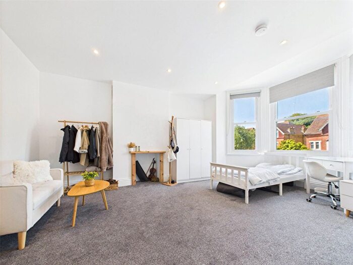 Studio To Rent In Wellington Road, Hampton, TW12