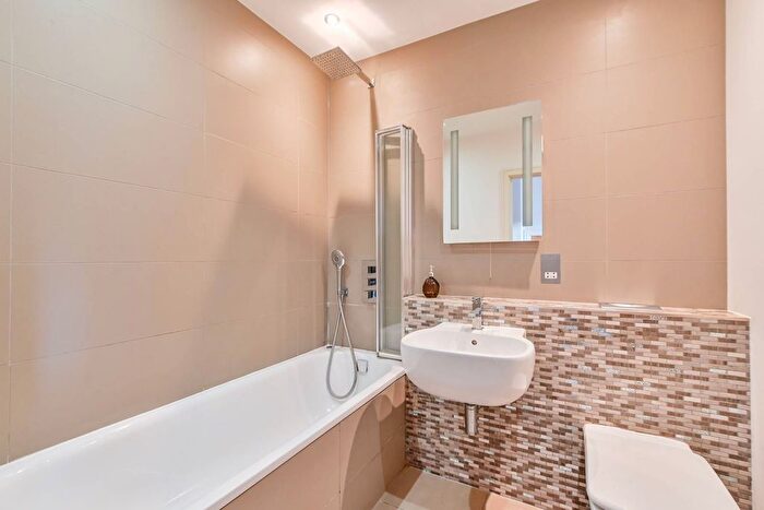 3 Bedroom Terraced House To Rent In Hermitage Road, Stoke Newington, London, N4