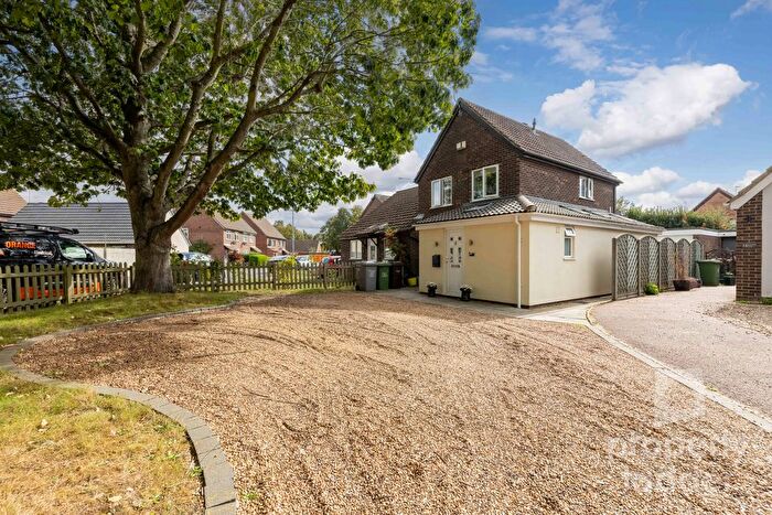4 Bedroom Semi-Detached House For Sale In Edgefield Close, Norwich, NR6