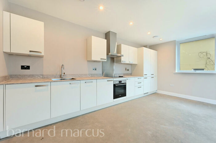 3 Bedroom Apartment To Rent In East Street, Epsom, KT17