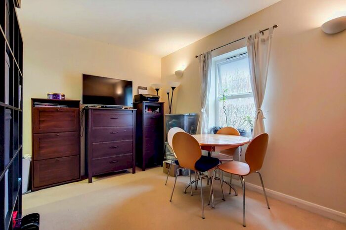 1 Bedroom Flat For Sale In Thames Circle, Docklands, London, E14