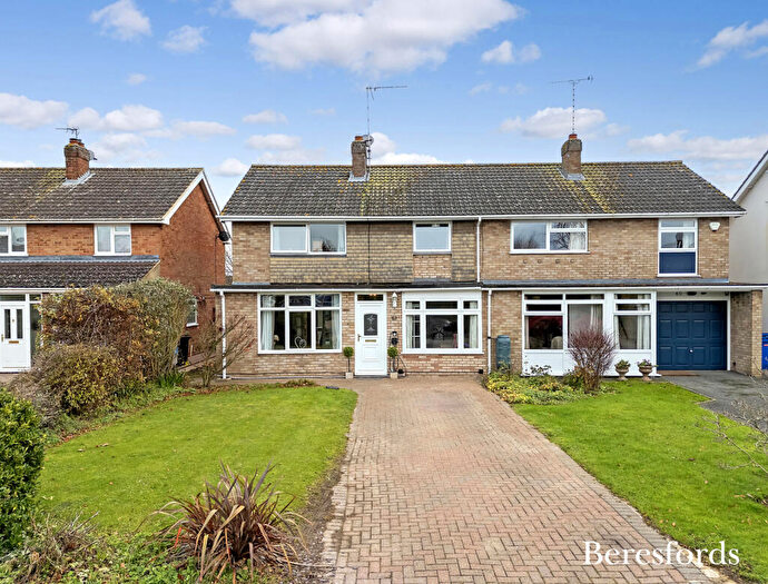 4 Bedroom Semi-Detached House For Sale In Orchard Piece, Blackmore, CM4