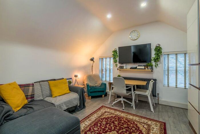 1 Bedroom Apartment To Rent In Woodborough Road, NG3