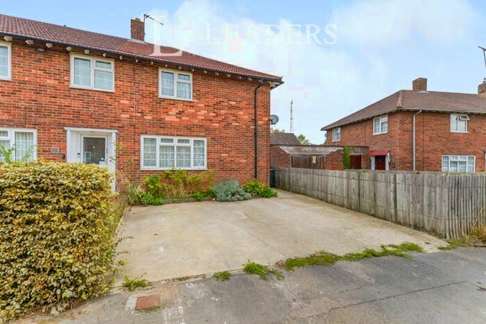 4 Bedroom End Of Terrace House To Rent In Golden Dell, AL7