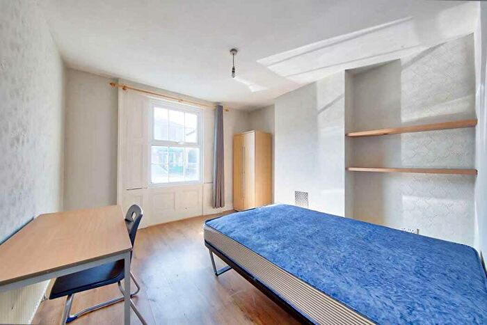 4 Bedroom Semi-Detached House To Rent In Hawks Road, KT1