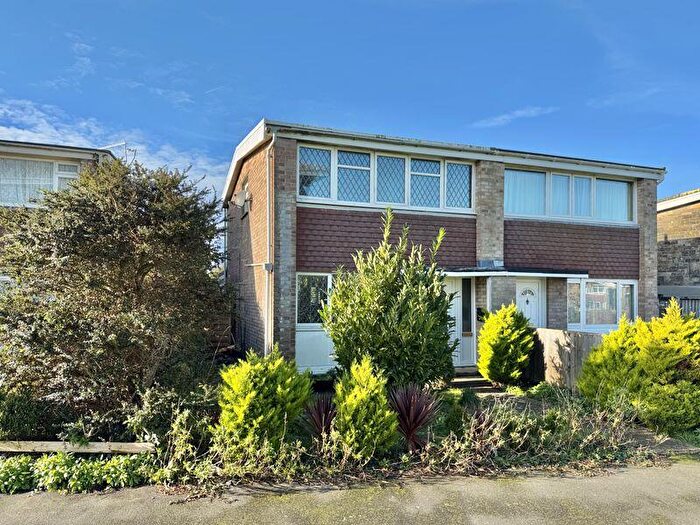 3 Bedroom Semi-Detached House To Rent In The Green, Cowes, PO31