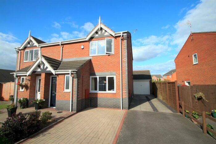 3 Bedroom Semi-Detached House To Rent In Livia Close, Hinckley, LE10