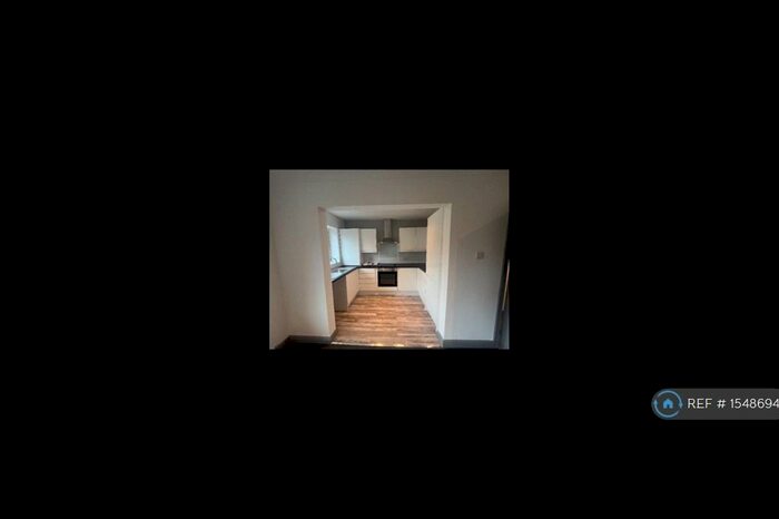 3 Bedroom Flat To Rent In Ivy Court, Chapel Allerton, Leeds, LS7