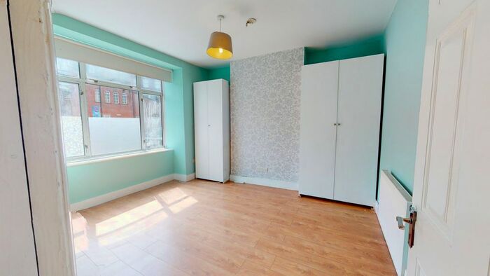 3 Bedroom Flat To Rent In The Mews, Norbury Crescent, London, SW16