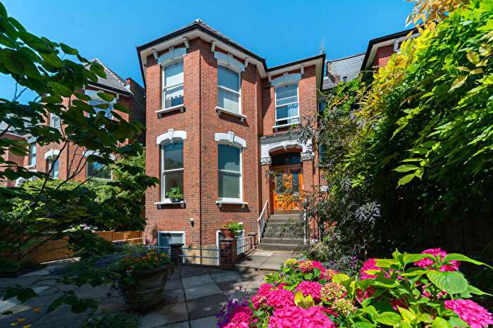 3 Bedroom Flat To Rent In Christchurch Avenue, Brondesbury, NW6