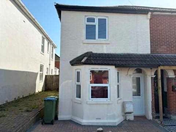 3 Bedroom Semi Detached House To Rent In Wellington Road, Southampton, SO18