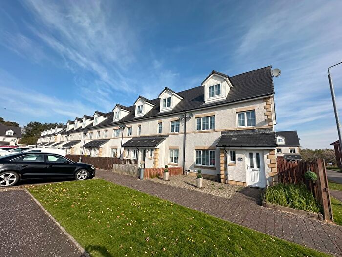 3 Bedroom Town House To Rent In Quinn Court, Lanark, ML11