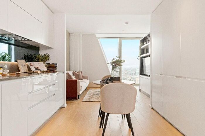 Apartment To Rent In Newfoundland Place, London, E14