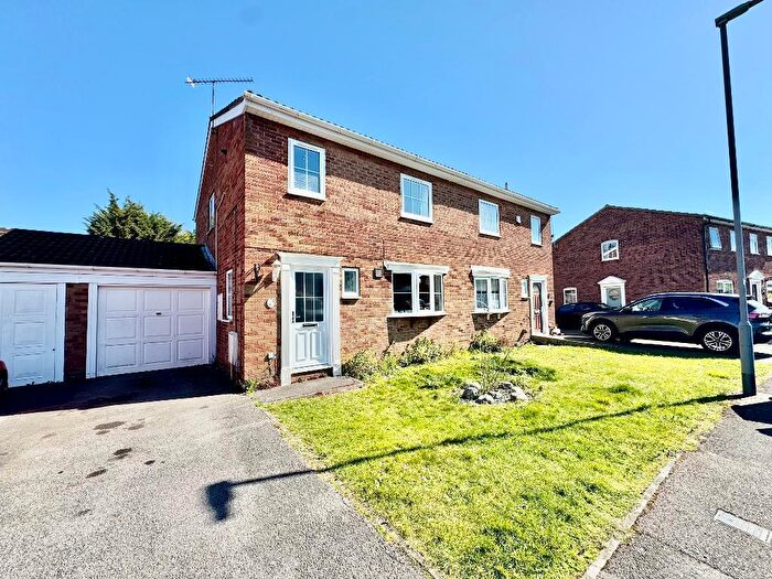 3 Bedroom Semi Detached House For Sale In Layham Drive, Wigmore, Luton, Bedfordshire, LU2