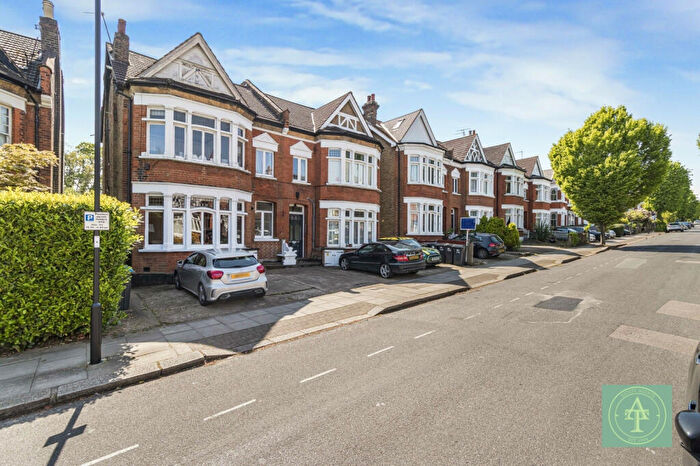 1 Bedroom Flat For Sale In Compton Road, N21