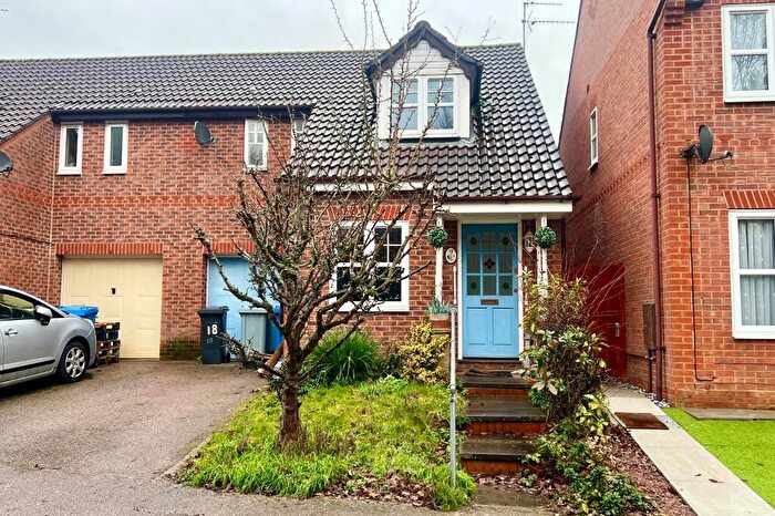 3 Bedroom Semi-Detached House To Rent In Chatsworth Avenue, Kettering, NN15