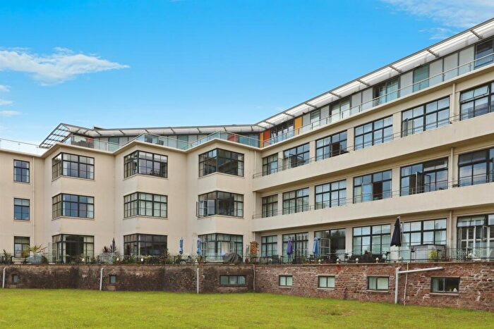 2 Bedroom Flat For Sale In Hayes Road, Sully, Penarth, CF64
