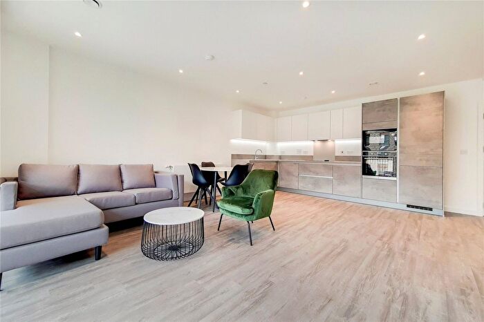 2 Bedroom Flat To Rent In Fresh Wharf Road, Barking, Essex, IG11