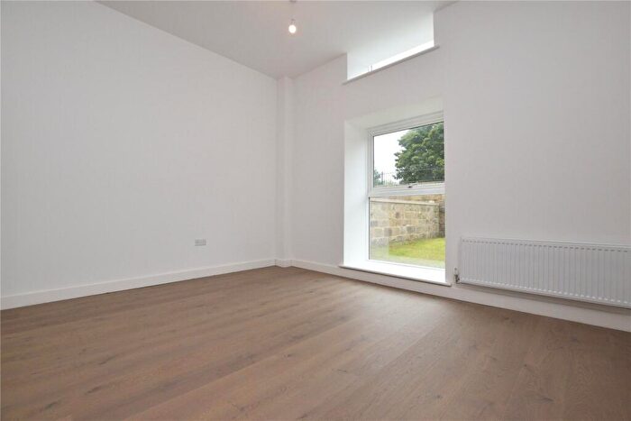 4 Bedroom Town House To Rent In Bobbin Row, Leeds, West Yorkshire, LS12