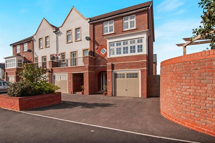 6 Bedroom Town House To Rent In Hatton Road - Stoke Gifford, BS16