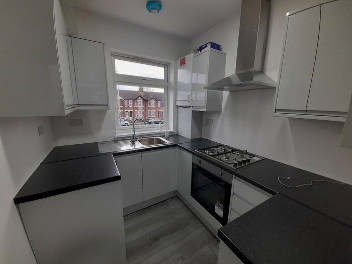 4 Bedroom Property To Rent In Uxbridge Road, Hayes, Greater London, UB4