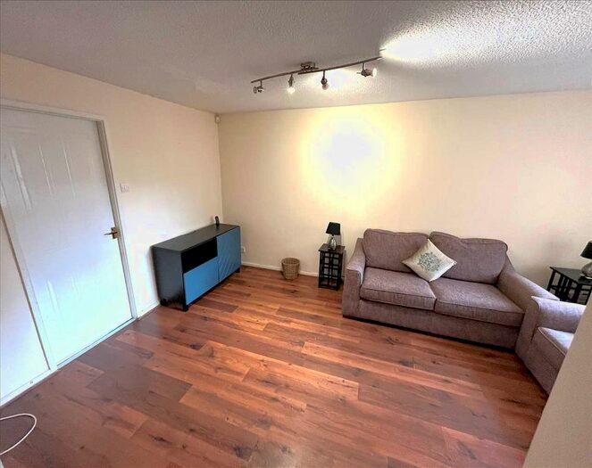 3 Bedroom Semi-Detached House To Rent In Venture Scout Way, Cheetham Hill, Manchester, M8