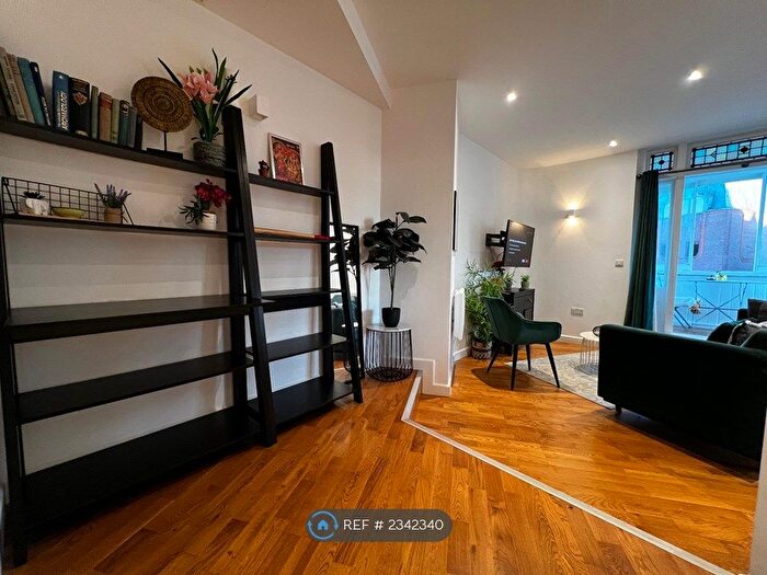 1 Bedroom Flat To Rent In Clarence Street, Staines-Upon-Thames, TW18