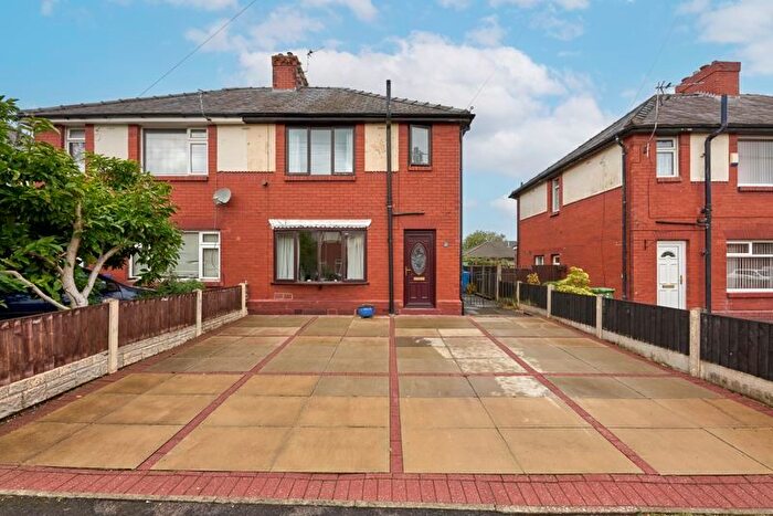 3 Bedroom Semi-Detached House For Sale In Broomfield Road, Standish, Wigan, WN6