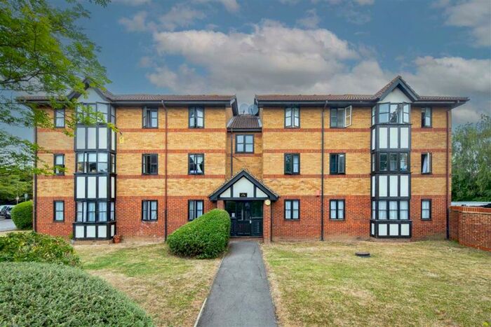 2 Bedroom Flat To Rent In Woodvale Way, Golders Green Estate, NW11