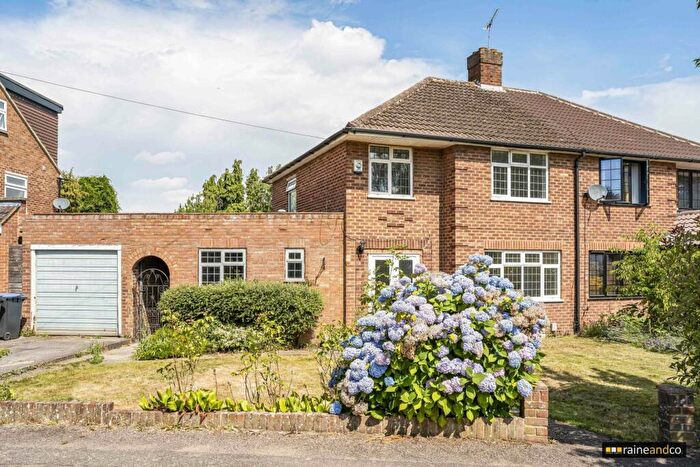3 Bedroom Semi-Detached House For Sale In Bramble Road, Hatfield, AL10