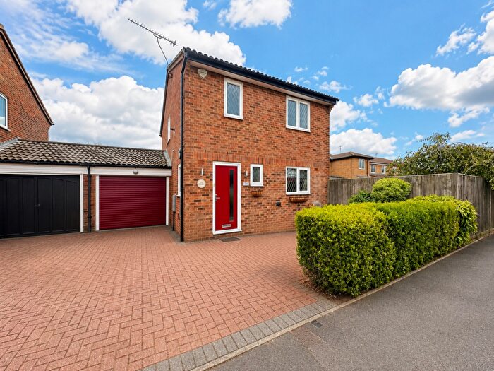 3 Bedroom Link Detached House To Rent In Colwell Rise, Luton, Bedfordshire, LU2
