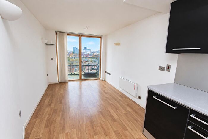 2 Bedroom Flat For Sale In West Point, Wellington Street, LS1
