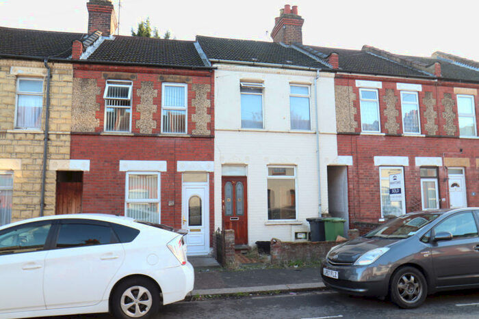 2 Bedroom Terraced House To Rent In Spencer Road, LU3