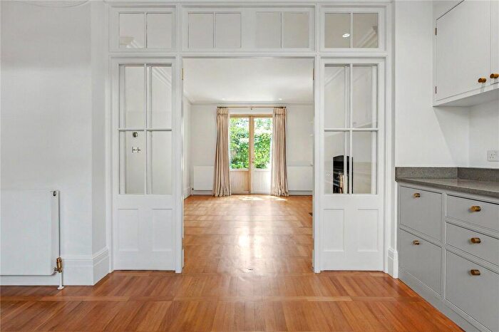 3 Bedroom Apartment For Sale In Richmond Road, London, E8