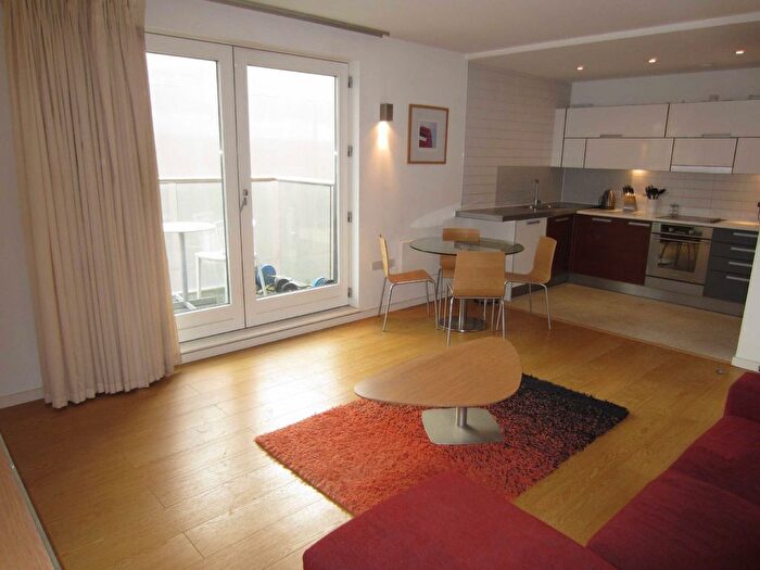2 Bedroom Flat To Rent In Skyline Central, Goulden Street, Northern Quarter, Manchester, M4