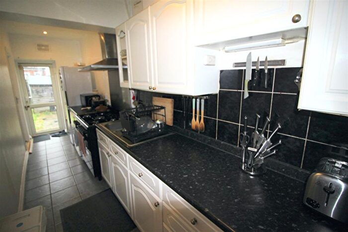 3 Bedroom Terraced House To Rent In Cornwall Avenue, Southal, Lmiddlesex, UB1