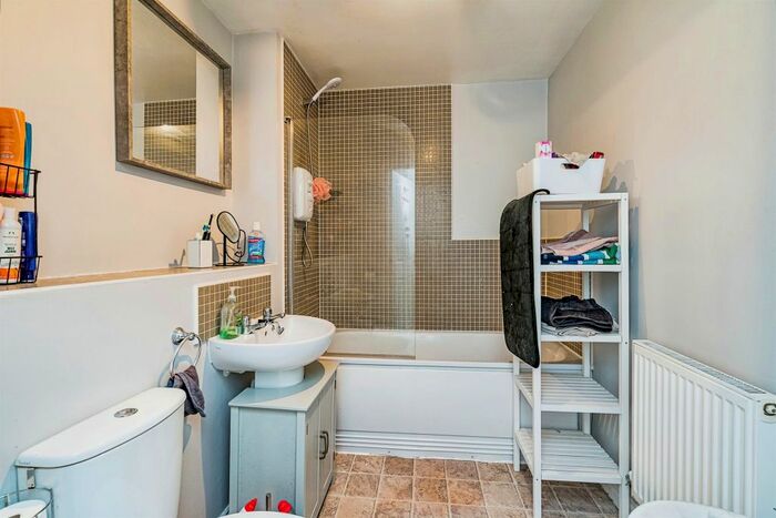 2 Bedroom Flat For Sale In Goodrich Mews, Dudley, DY3