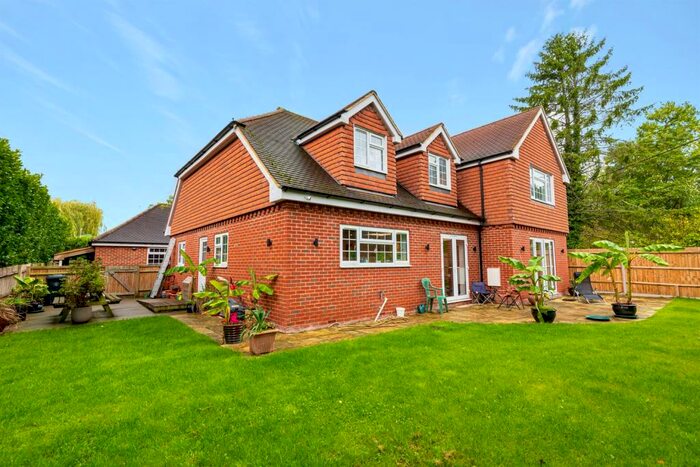 4 Bedroom Detached House For Sale In The Drive, Ifold, RH14