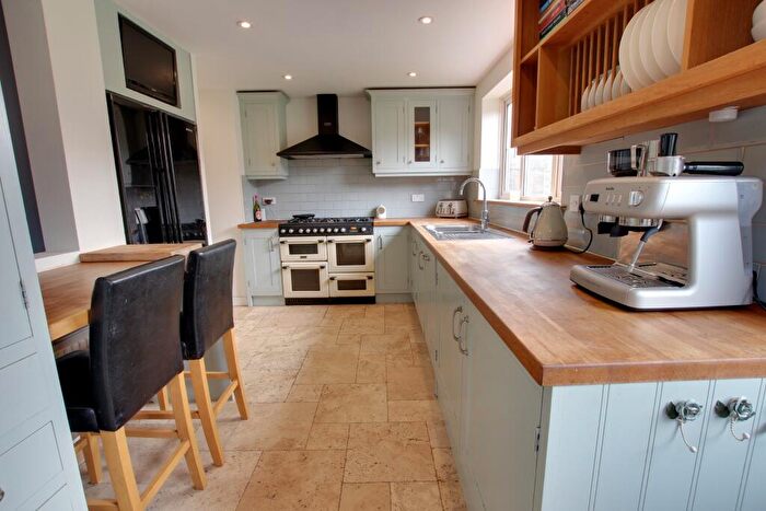 4 Bedroom Detached House For Sale In Cottage Close, Denmead, PO7
