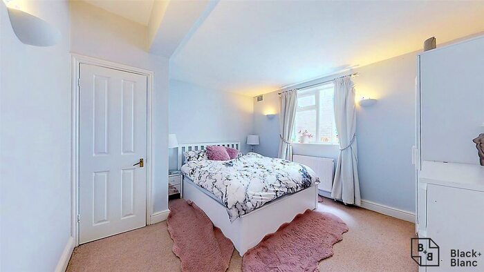 2 Bedroom Flat To Rent In Croydon Road, Beckenham, BR3
