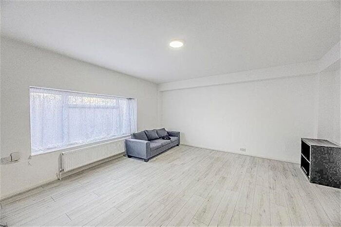 3 Bedroom Flat To Rent In Highgate High Street, Highgate, N6