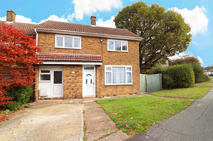3 Bedroom End Of Terrace House For Sale In Mapleford Sweep, Basildon, Essex, SS16