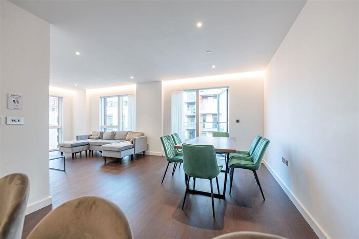 3 Bedroom Flat To Rent In Lanchester Way, London, SW11