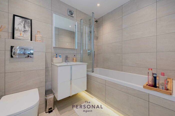 1 Bedroom Flat To Rent In East Street, Epsom, KT17