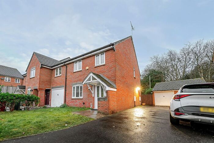 5 Bedroom Semi-Detached House To Rent In Swallows Croft, Reading, RG1